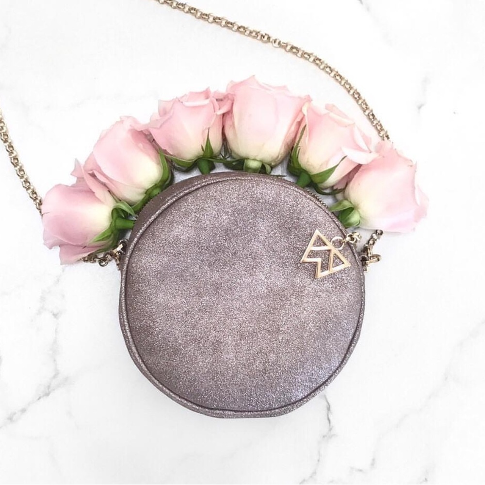 Kelly Wynne Halo Shoulder Bag In Bronze Shimmer